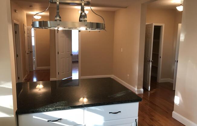 3 beds, 1 bath, $4,850, Unit 31