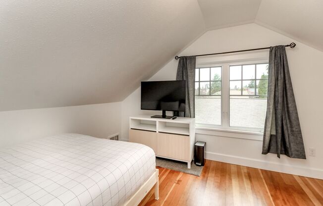 3 beds, 1.5 baths, $3,200