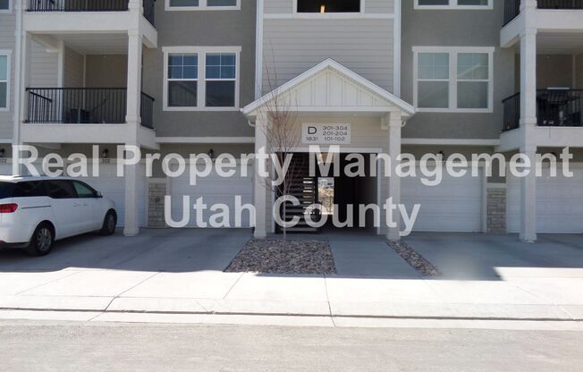 3 beds, 2 baths, $1,600, Unit Unit #D204