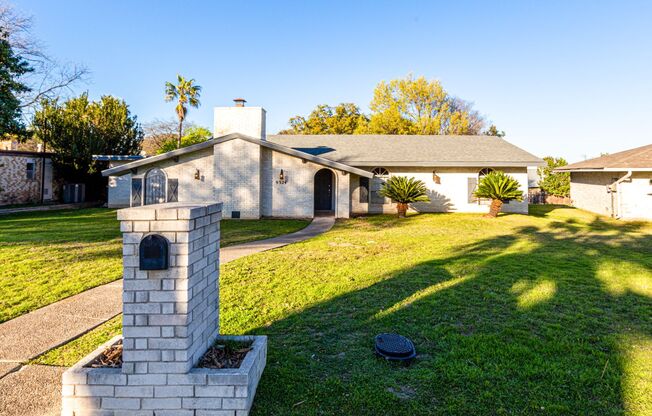 BEAUTIFULLY RENOVATED ONE STORY HOME IN A NICE QUIET NEIGHBORHOOD***MEDICAL CENTER