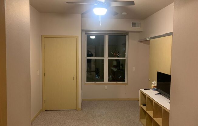 2 beds, 2 baths, 926 sqft, $1,550, Unit 206