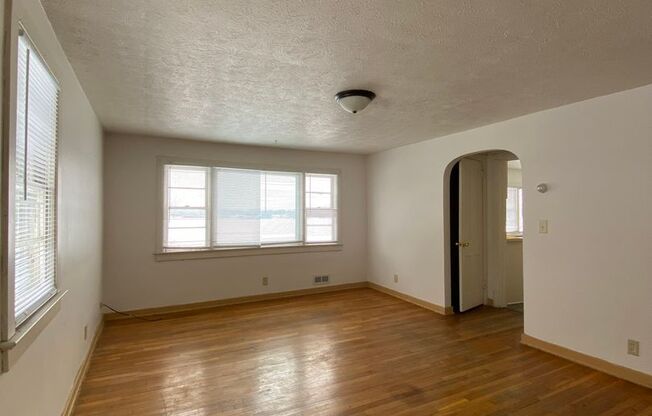 1 bed, 1 bath, $625, Unit Apt 2