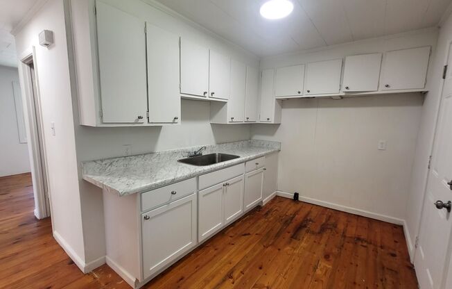 2 beds, 1 bath, $850