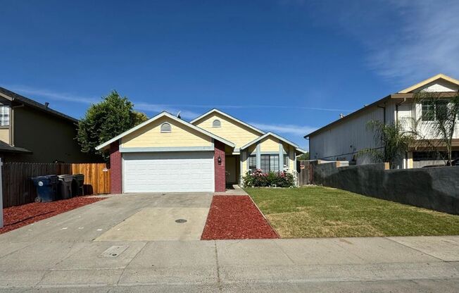 Lovely Home 3 bedrooms, 2baths within Walking Distance to Schools and Park.