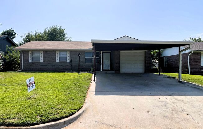 3 Bedroom Home In Mustang School District!