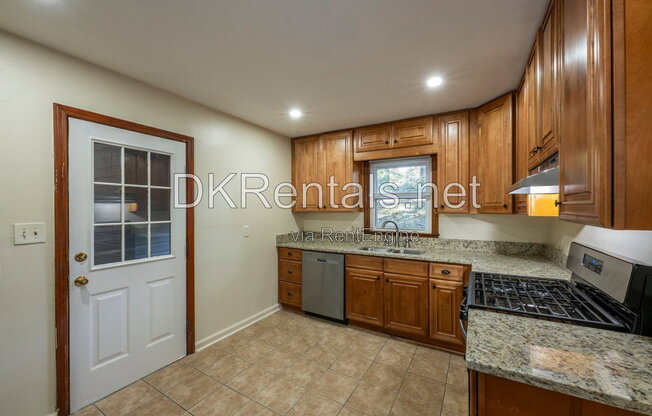 3 beds, 2 baths, 1,160 sqft, $1,900