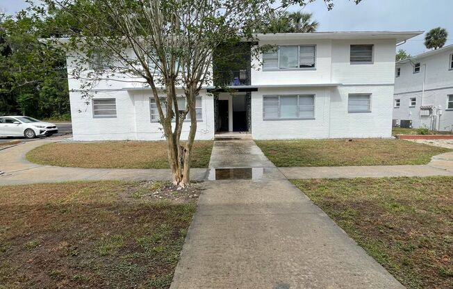 2 Bedroom 1.5 Bath in the Heart of Downtown Deland-Available 12/10/24