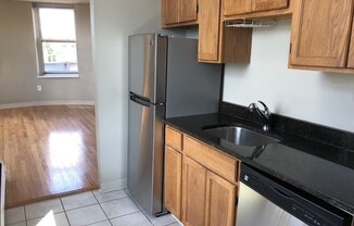 Studio, 1 bath, 400 sqft, $2,400, Unit 12