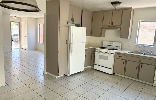 5436 BURKSHIRE DR