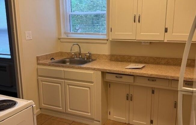 2 beds, 1 bath, 778 sqft, $1,495, Unit 00 - 10552A