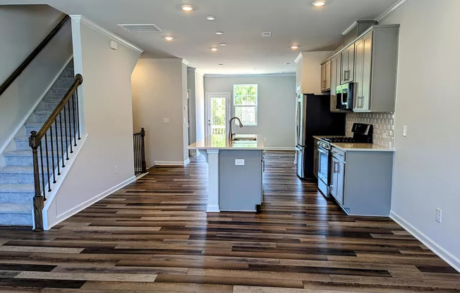 407 CAROLINA SPG BLVD