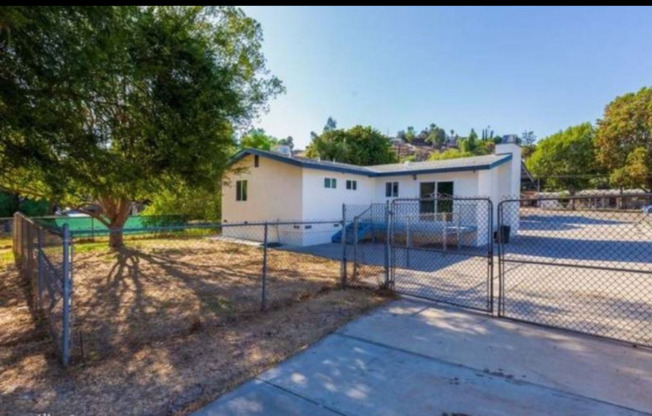 8861 OLIVE DR