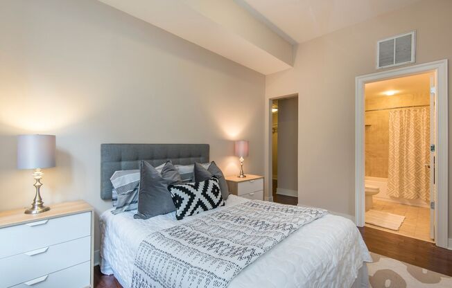 1 bed, 1.5 baths, 970 sqft, $2,379, Unit 701