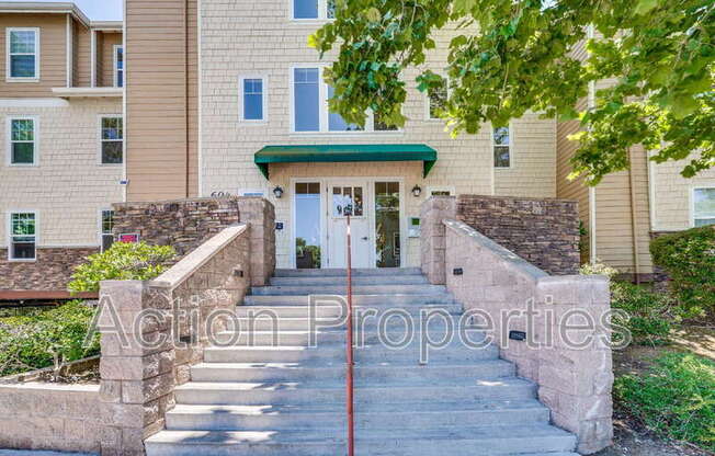 604 S FAIR OAKS AVE