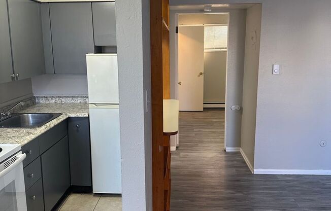 1 bed, 1 bath, $895, Unit 18