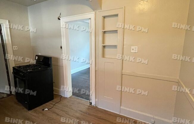 3 beds, 1 bath, $900