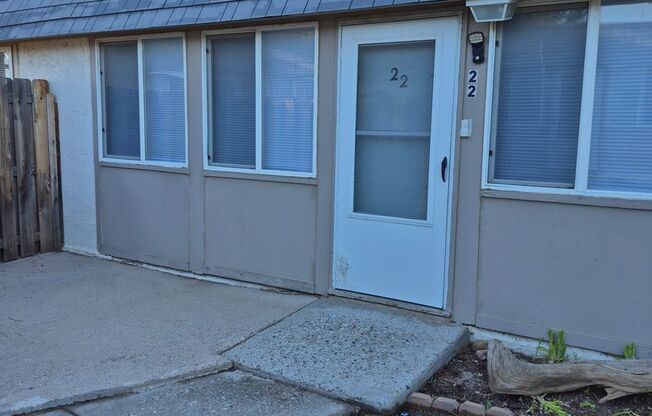 2 beds, 1 bath, 792 sqft, $1,000, Unit #22