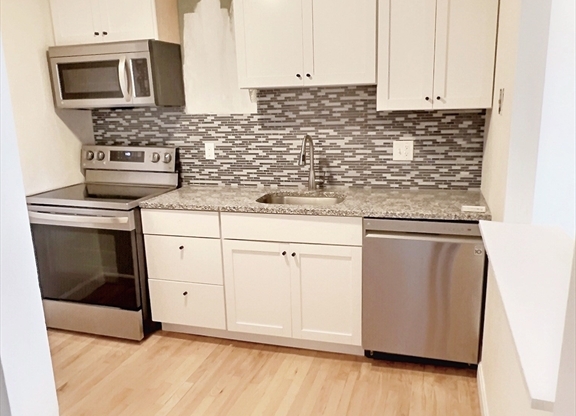 2 beds, 1 bath, 999 sqft, $3,700, Unit 37