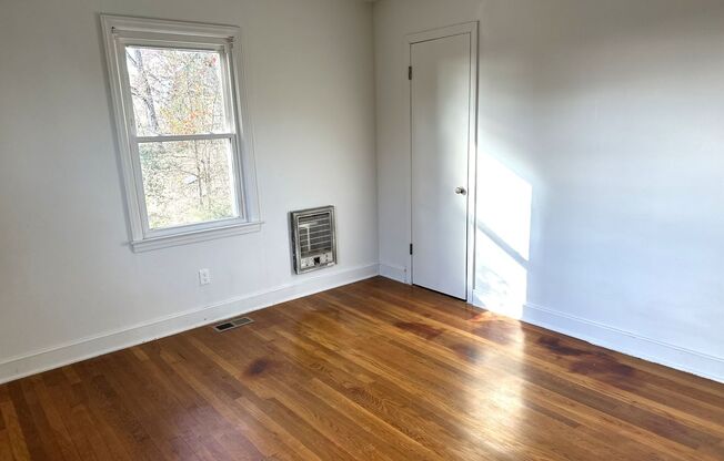 3 beds, 1 bath, $1,600