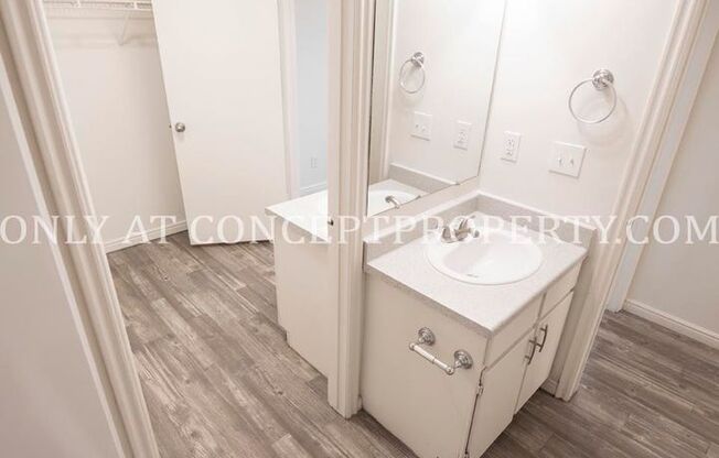 2 beds, 1.5 baths, 1,100 sqft, $1,299, Unit 4062 11