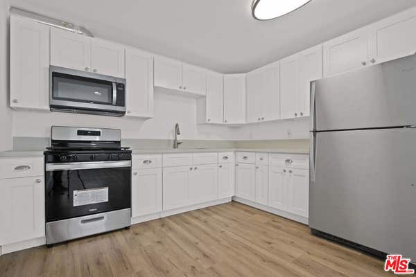 649 W 92 ST