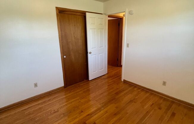 2 beds, 1 bath, 903 sqft, $1,240, Unit C-3