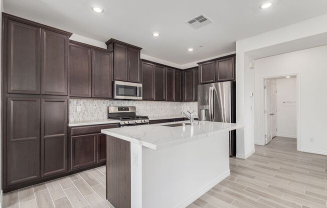 3 beds, 3 baths, $2,095