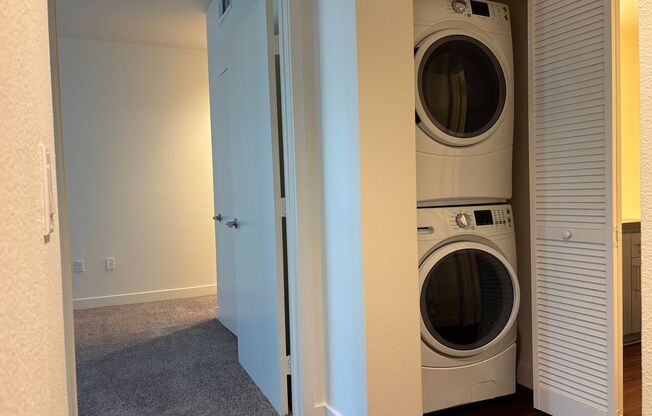 2 beds, 2 baths, 890 sqft, $2,515, Unit 216