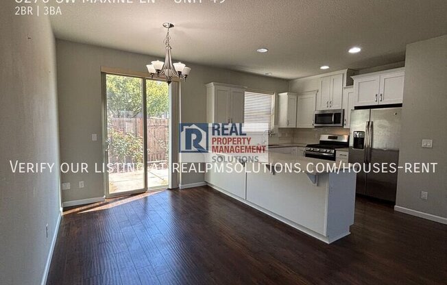 8270 SW Maxine LN