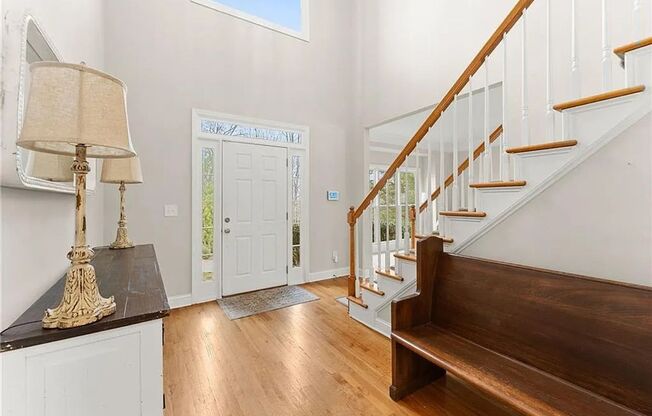 Beautiful home in Stratford on Lanier-5 bed 3 bath in sought after swim, tennis and lake community!