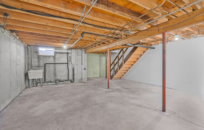 3 beds, 1.5 baths, 1,150 sqft, $1,599, Unit 2025