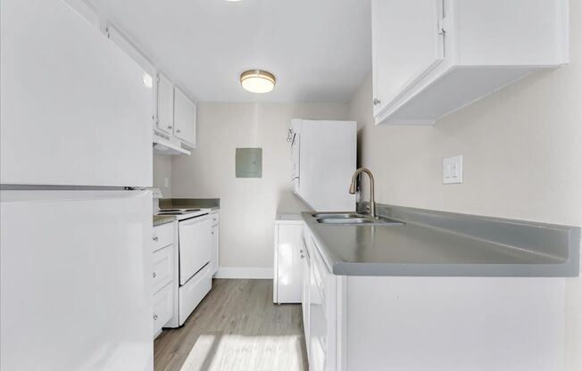 2 beds, 2 baths, 860 sqft, $1,645, Unit 03A