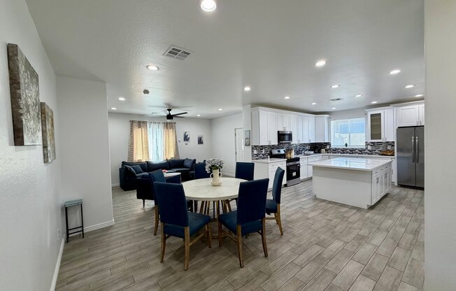 6745 N 53 DR
