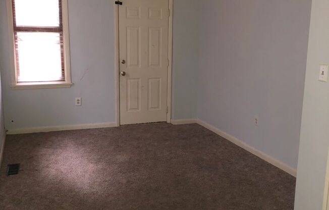 Harrisburg 3 Bedroom 1 Bath, Yard, Parking