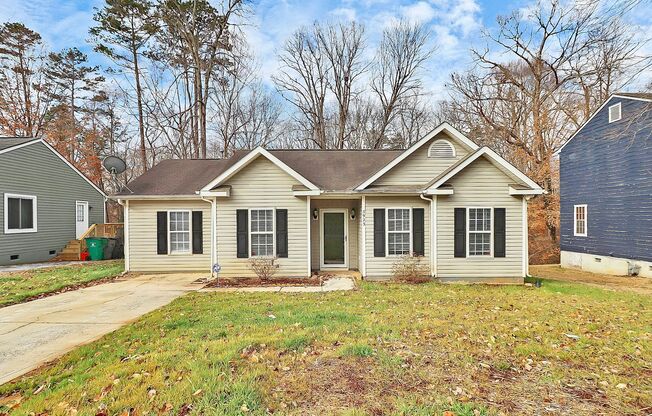 Updated 3 bed 2 bath near National Whitewater Center and CLT airport!