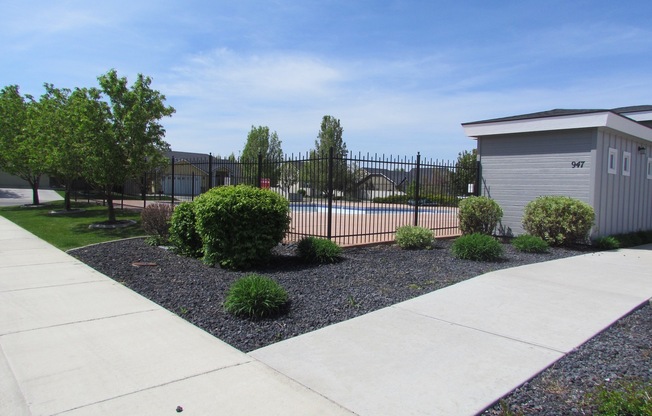 4 bedroom 2 bath + Bonus Room home and neighborhood pool in NW Meridian!