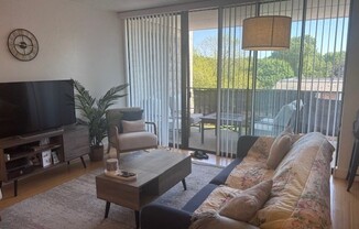 30 SKYLINE DR