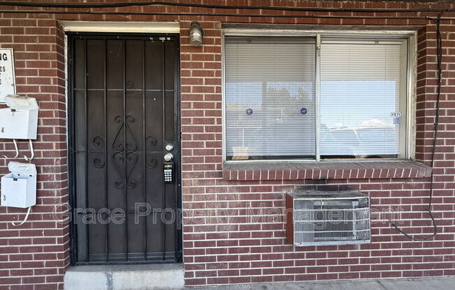 3041 W Hamilton Pl