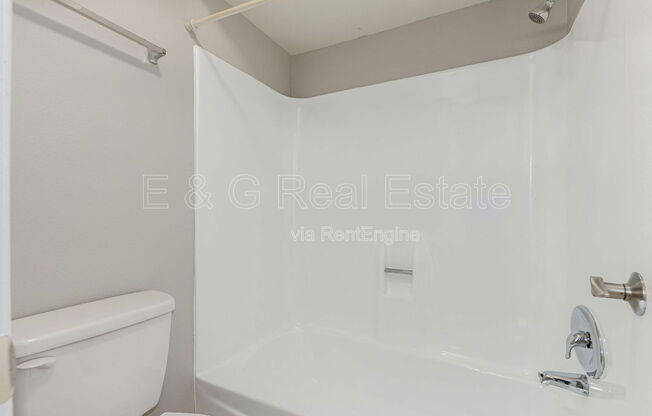 2 beds, 2 baths, 864 sqft, $1,450, Unit F202