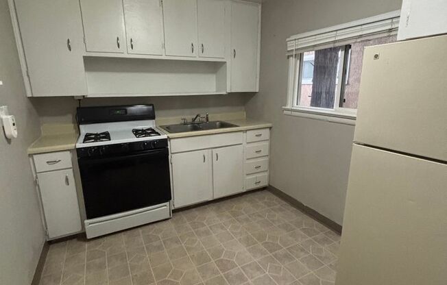 Renovated 1 & 2 Bedroom Apartments in Central Colorado Springs!