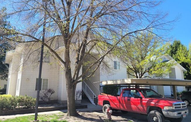 4823 N Charm