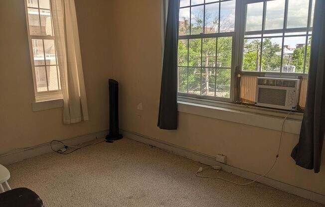 3 beds, 1 bath, $2,000