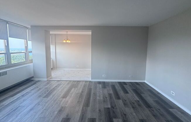 3 Bed 1.5 Bath in Lakeview!