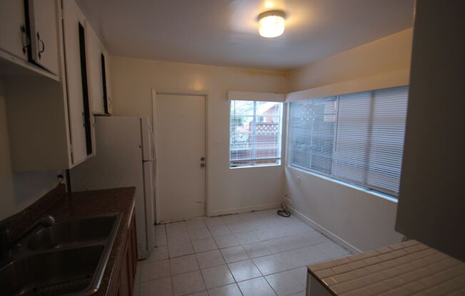 2 beds, 1 bath, 700 sqft, $2,795, Unit 849 Felspar St