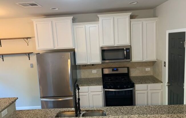 3 bed 2 ba townhome in South Austin