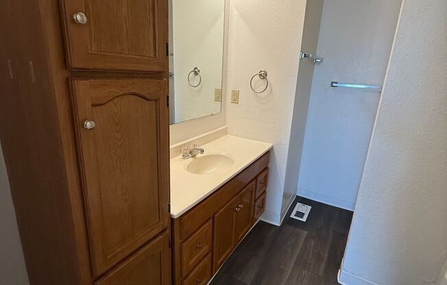 3 beds, 1.5 baths, 1,140 sqft, $1,199, Unit 405-102