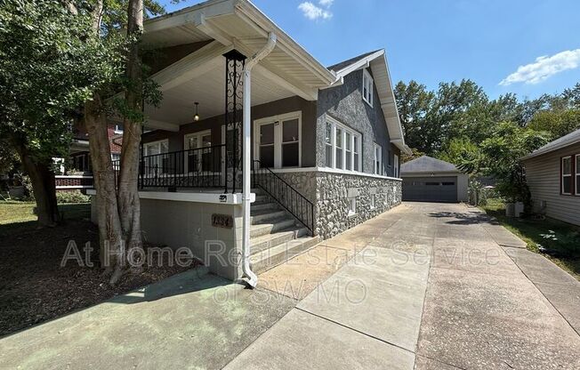 1334 E GRAND ST