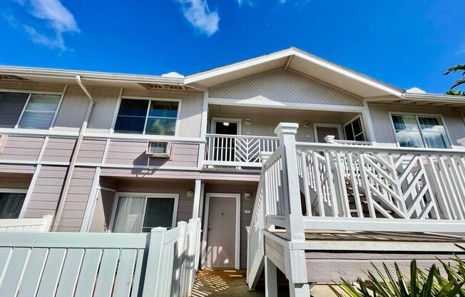 Discover a refreshed 2-bedroom, 2-bathroom residence in Mililani Mauka, complete with 2 parking spaces!