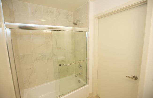 Studio, 1 bath, 393 sqft, $1,980, Unit 1335 Folsom St, Unit 210