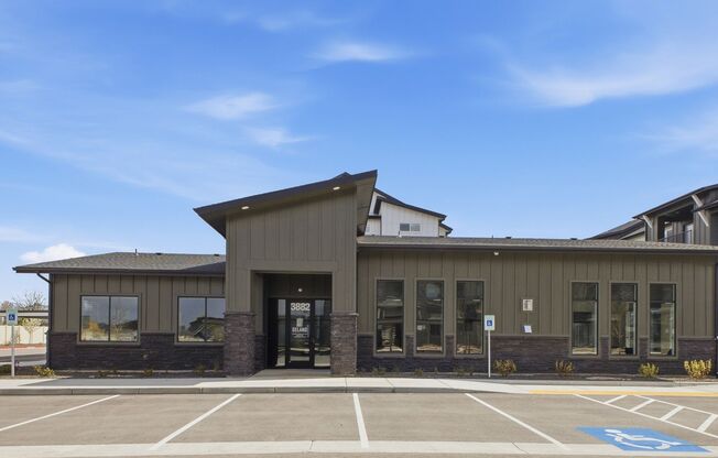 1 bed, 1 bath, 724 sqft, $1,422, Unit B303